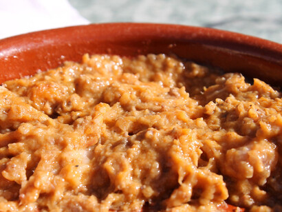 Morteruelo en una cazuela de barro