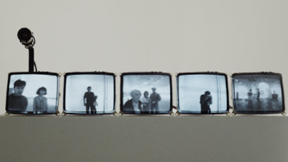 Jim Campbell, Memory/Recollection, 1990. Courtesy of Hosfelt Gallery