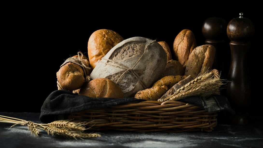 Il pane è la memoria viva dei popoli: un gesto antico che attraversa culture, religioni e civiltà, trasformando il nutrimento in simbolo universale di vita e condivisione