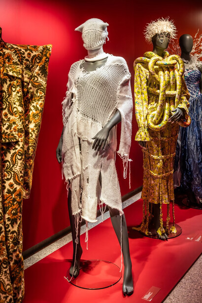 Susanne Bartsch, Transformation! Exhibition view. Courtesy of Museum für Gestaltung