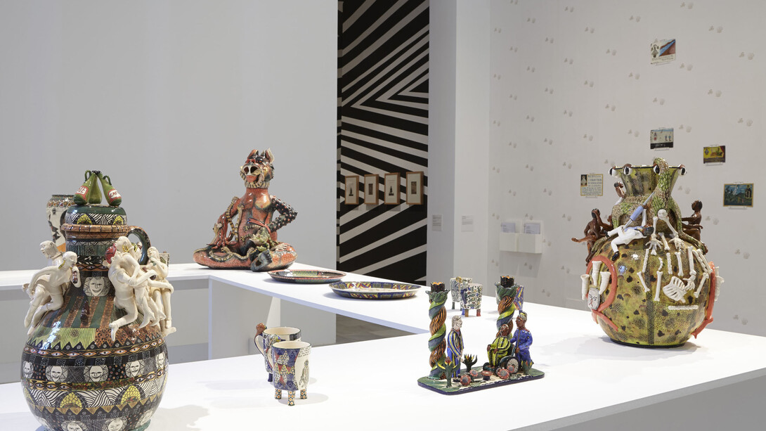 Vista de sala con obras de Ardmore Ceramic Art. Fotografía: Joaquín Cortès/Román Lores. Museo Nacional Centro de Arte Reina Sofía, 2014