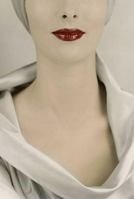 Erwin Blumenfeld, Decollete, Victoria von Hagen, Vogue, New York, 15 October 1952 (from Vive L’Amerique ! portfolio, 2013)
