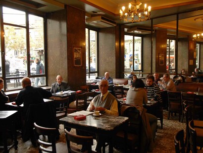 Abierto entre 1887 y 2015, el Café Comercial forma parte de la memoria urbana de Madrid