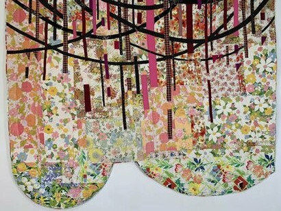 Jessica Wohl, "The Pink Party", de 2021, feita com retalhos de tecidos, toalhas de mesa, lençóis, fronhas, calças, blusas e vestidos, apliques feitos na máquina, com bordas viradas e costuradas à mão, 226x200cm
 