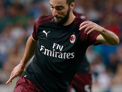 Higuain, la nuova punta di diamante del Milan, nel weekend avrebbe dovuto affrontare il Genoa