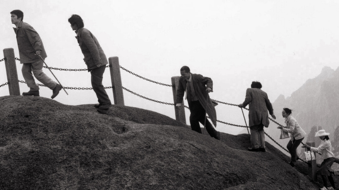 Yang Fudong, Seven Intellectuals in Bamboo Forest, Part I, 2003, Film 35 mm transféré sur DVD, noir et blanc, son, 29 min, Courtesy de l’artiste et de la galerie Marian Goodman, Paris / New York © Yang Fudong