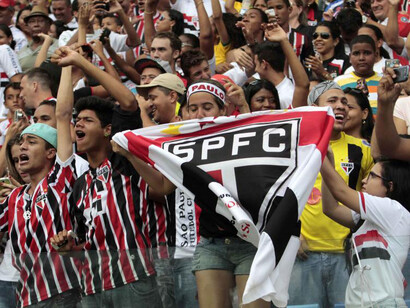 Torcedora do São Paulo Futebol Clube comemora gol