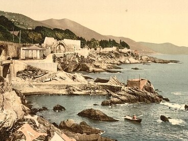 Tratto da "Vedute di architettura e altri siti in Italia nella collezione di stampe fotocromatiche", 1905. La costa, Nervi, Genova, Italia