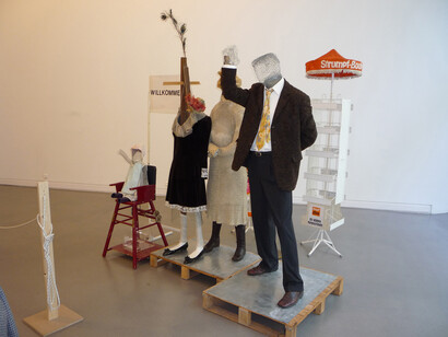 Vlassis Caniaris, Arrivederci-Willkommen, 1976 (detail), mixed media installation, Dimensions: variable, Private Collection, Athens, Courtesy  Kalfayan Galleries, Athens – Thessaloniki

