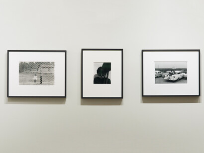 Various artists, Sign of the times, exhibition view. Courtesy of Howard Greenberg Gallery