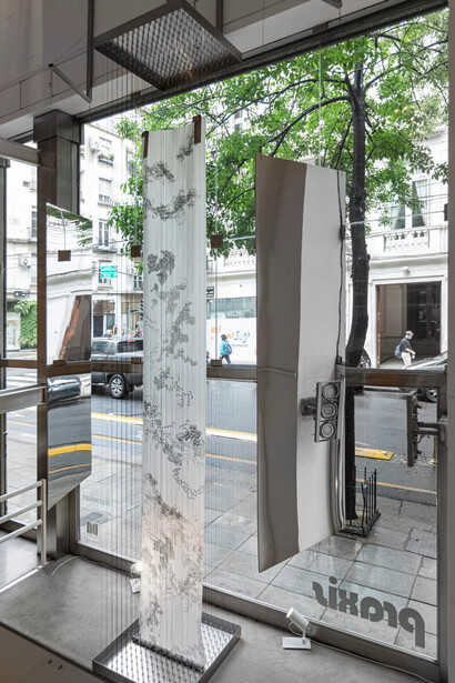 Michelle Dabul, Fandake, vista de exhibición. Cortesía de la Galería Praxis 