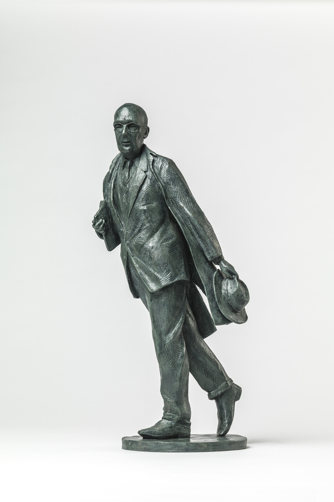 Martin Jennings, Philip Larkin maquette, 2017, Bronze on bronze base, 39x18x13cm © the artist, courtesy Shapero Modern