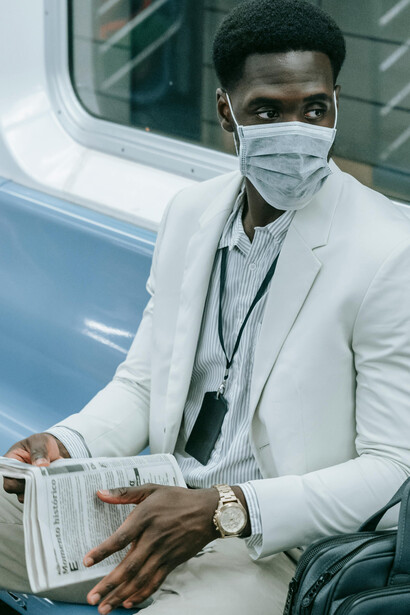 A pandemia de 2020 foi um espelho, refletindo nossas virtudes e fraquezas, e ensinando valiosas lições de resiliência