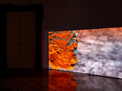 Giovanni Giaretta, It takes a while to learn to talk the long language of the rocks, vista della mostra. Per gentile concessione di Galleria Tiziana Di Caro