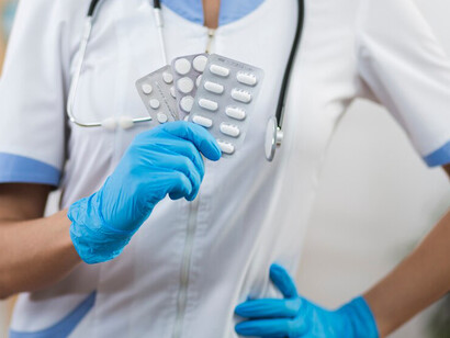Female doctor holding prescription pills, illustrating oral medication and modern drug delivery systems