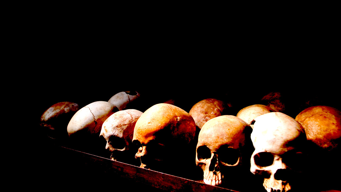 Cráneos de varias víctimas del genocidio en Nyamata, Ruanda