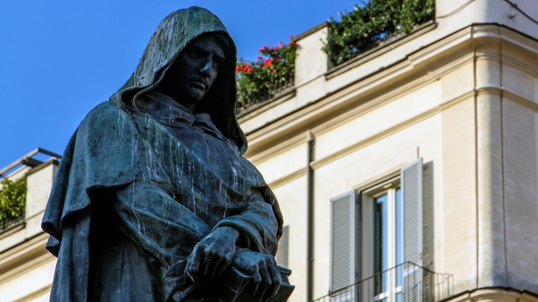 Ettore Ferrari, "monumento a Giordano Bruno", inaugurato nel 1889, dettaglio. Campo de' Fiori, Roma, Italia