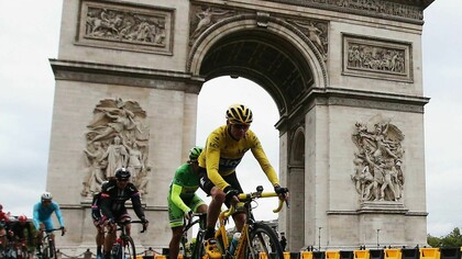 Etapa final del Tour de Francia 2015 entrando en los Campos Elíseos de París