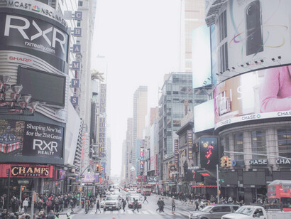 A diferencia del storytelling visual, el verbal permite a las personas crear imágenes mentales personales, lo que fortalece la conexión emocional con la historia