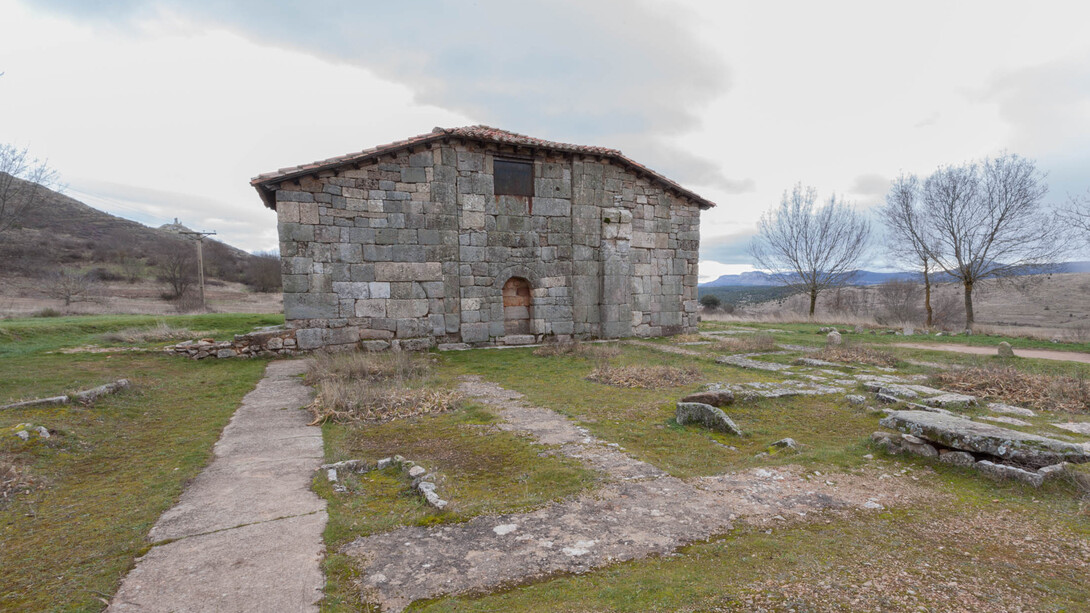 Quintanilla de las Viñas. Ermita de Santa María. Visigoda. Siglo VII y posteriores. Lado este y traza de cimientos. Castilla y León, Burgos. España
