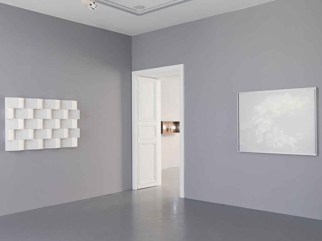 Vue de l'exposition "Soleil Double" de Laurent Grasso à la Galerie Perrotin, Paris, 6 septembre - 31 Octobre, 2014, Photo: Claire Dorn, © ADAGP, Paris, 2014, Courtesy Galerie Perrotin