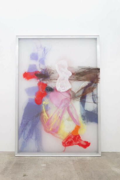 Sarah Loibl
Untitled
2019
acrylic on gauze
stack of 3 frames each 300 x 210 cm / unique work. Courtesy the artist and Daniel Marzona, Berlin.
Photo: Thomas Bruns