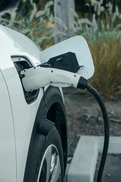 Do telefone ao computador, a eletricidade foi o motor das maiores inovações tecnológicas do século XX, conectando o mundo