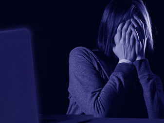 Circa il 45% delle ragazze ha segnalato il forte disagio provato dal ricevere commenti non graditi di carattere sessuale online