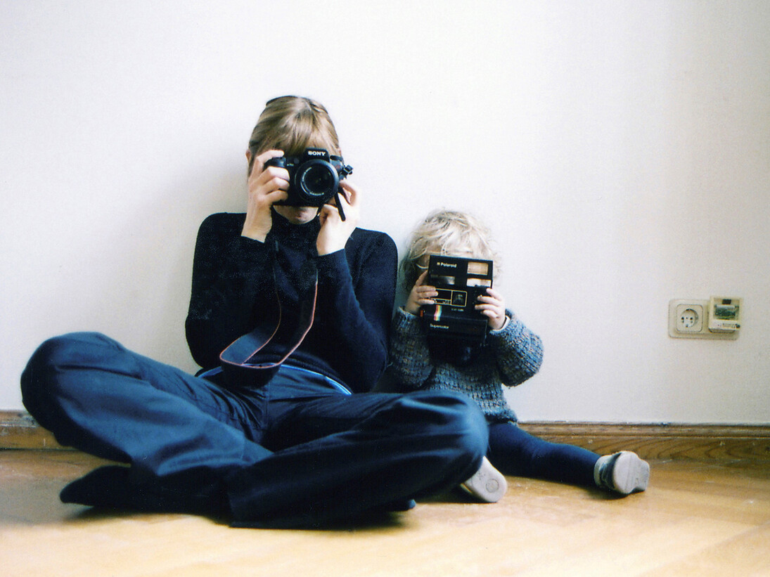 Fred Hüning,  Untitled (2 photographers), 2008 C-print, 18 cm x 27 cm © Fred Hüning Courtesy of the artist 