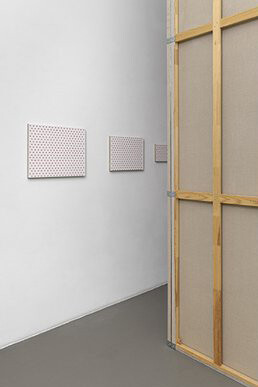 Gregor Hildebrandt, Manchmal sehn ich mich nach einem fremdem Leben, exhibition view. Courtesy of Galleria Mezzanin