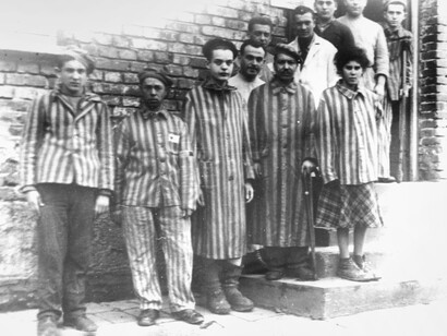 Jóvenes reclusos en el campo de concentración de Auschwitz, Polonia (1941)
