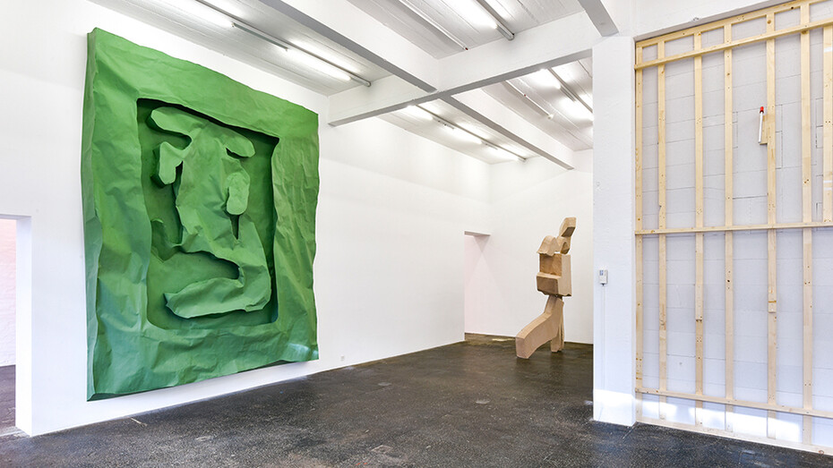 Exhibition view «La fine ligne», with works from Simone Holliger, Linus Bill + Adrien Horni and Simon Paccaud. Photo: Kunst Halle Sankt Gallen, Sebastian Schaub