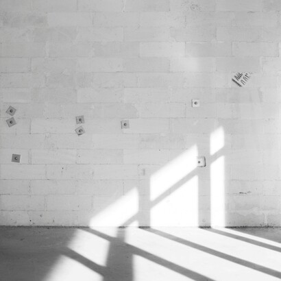 Spesso oggi il malcontento è alimentato dalle multinazionali e dalla tecnologia che manipolano i nostri desideri