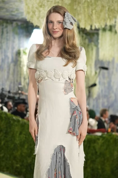 Hunter Schafer in Prada, wearing an ivory gown inspired by Gustav Klimt's Mäda Primavesi during the 2026 Met Gala