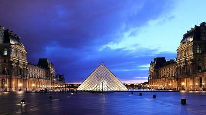 Hoy en día, los museos no solo conservan patrimonio, sino que también fomentan la diversidad, sostenibilidad y reflexión cultural. Museo del Louvre, París, Francia