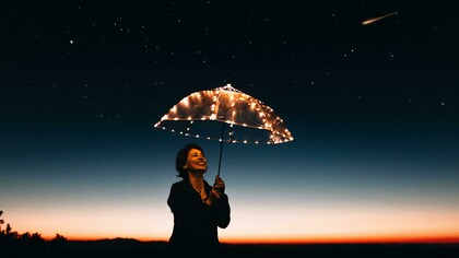Nós não sabemos como será o dia seguinte, mas se terminamos hoje o dia com satisfação, certamente ele terá menor carga negativa, pelo menos, mesmo não sendo um dia ideal, afinal nem todos os dias são como desejamos que eles sejam, mas podemos fazer com que sejam dias alegres, apesar de todas as situações apontarem para a direção contrária, problemas acontecem e quanto mais satisfeitos estivermos, maiores as chances de os resolvermos