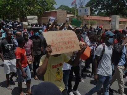 Greve de professores universitários, Angola