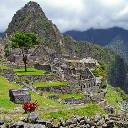 Años más tarde, coincidió con un sacerdote australiano con quien debatió apasionadamente sobre el control de la natalidad. Machu Picchu, Perú