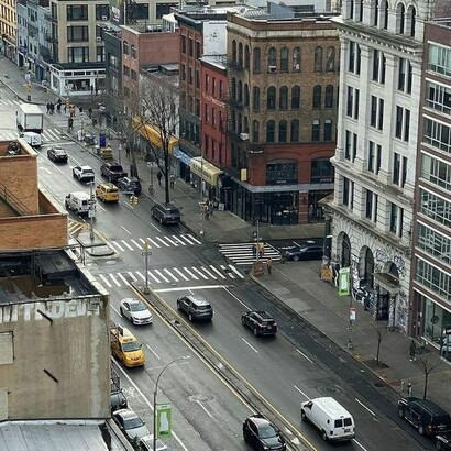A bird's eye view of a New York City street
