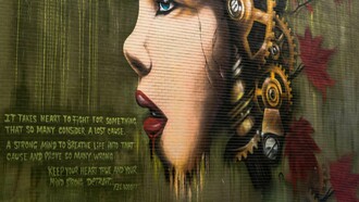 "É preciso coragem para lutar por algo que tantos consideram uma causa perdida. Uma mente forte para dar vida a essa causa e provar que estão errados. Mantenha seu coração verdadeiro e sua mente forte.", graffiti em Detroid, Estados Unidos. Nas paredes o povo diz o que quer dizer e que a sociedade precisa ler