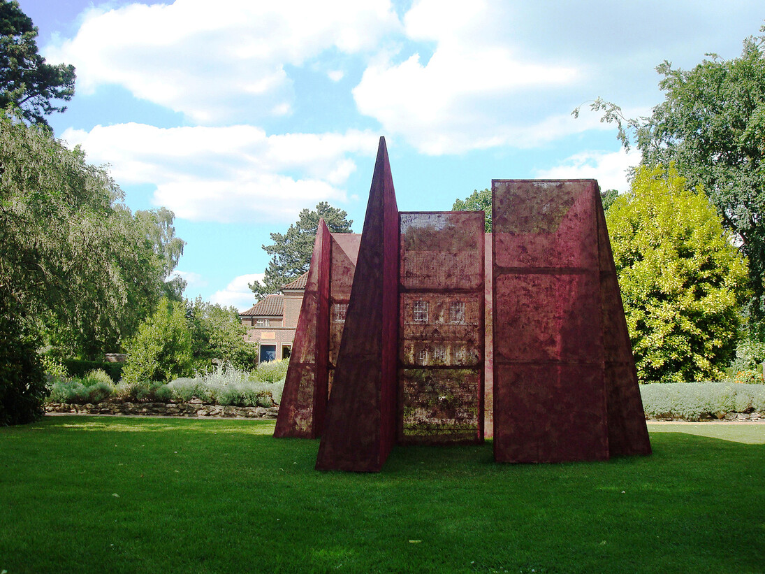 Gudrun Nielsen, Labyrinth,2010, W320 x D460 x H280 cm timber, hessian, colour, Harold Martin Botanic Garden, Leicester
