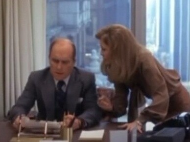 Faye Dunaway e Robert Duvall in una scena del film "Quinto potere" (titolo originale "Network") del 1976 diretto da Sidney Lumet 