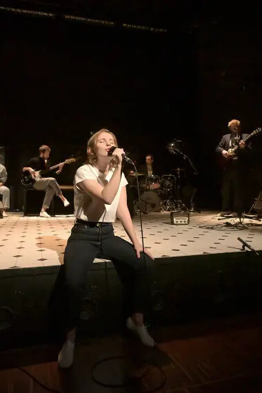 Les serge (Gainsbourg point barre). Avec l'aimable autorisation du Les Célestins, Théâtre de Lyon