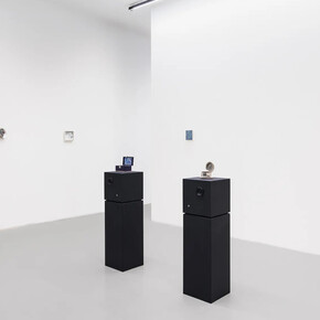 Various artists, A house the size of a shell, exhibition view. Courtesy of Galerie Lisa Kandlhofer. Photo by Manuel Carreon Lopez