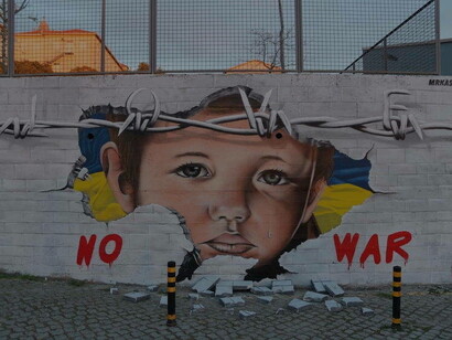 Arte urbana pelo artista Mr. Dheo em Porto, Portugal