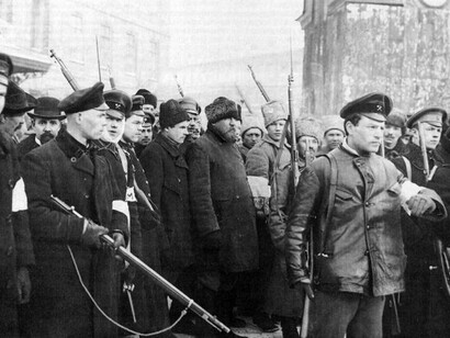 Para combatir el terror contrarrevolucionario, el sabotaje y la especulación, el 7 de diciembre de 1917 se estableció la «Cheka»