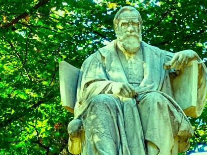 Estatua de Pettenkofer en Múnich