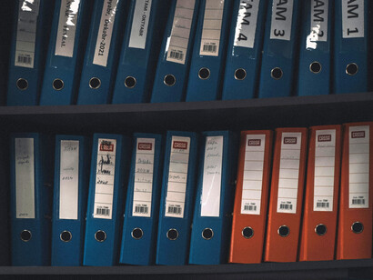 Dans l’administration, chaque dossier témoigne des procédures et des responsabilités qui encadrent l’action publique