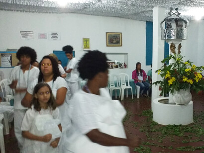 Durante a iniciação no candomblé, noviços abandonam seus nomes civis e recebem um novo nome ritualístico, marcando uma profunda transformação pessoal. Ilê Asé Dana Dana candomblé ritual in Caetité Bahia 