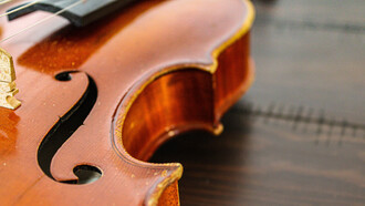 O primeiro movimento do concerto para violino de Ludwig van Beethoven é uma sinfonia em si mesma